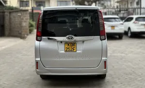 Toyota Noah 2017 Silver