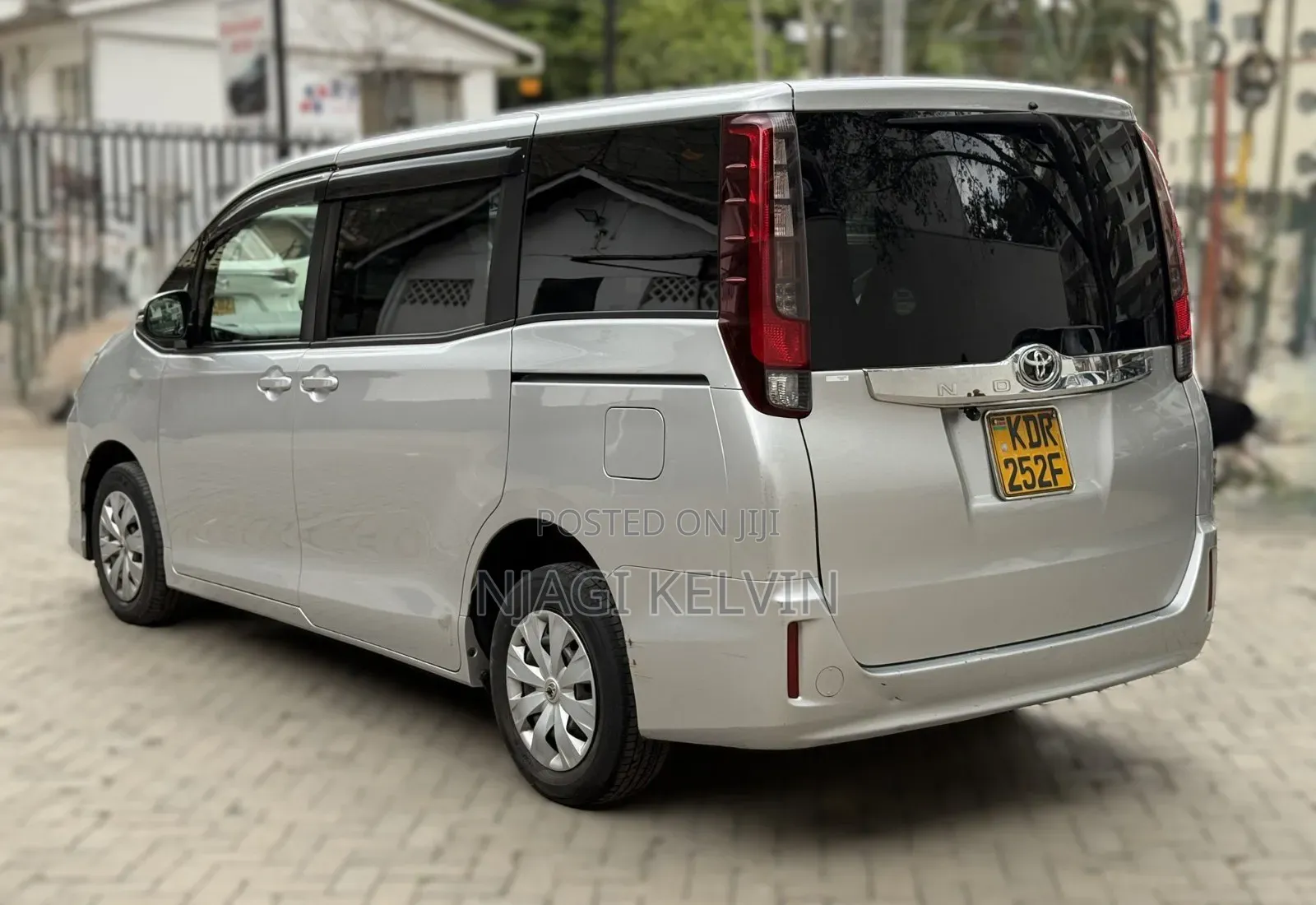 Toyota Noah 2017 Silver
