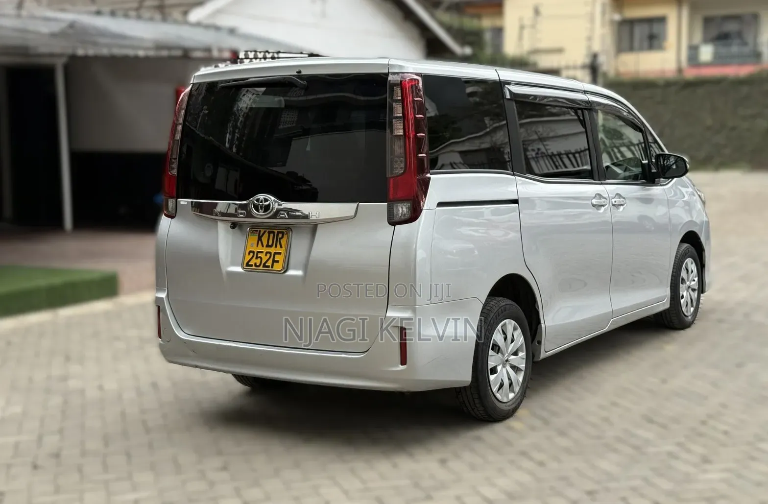 Toyota Noah 2017 Silver