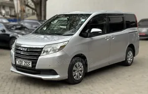 Toyota Noah 2017 Silver
