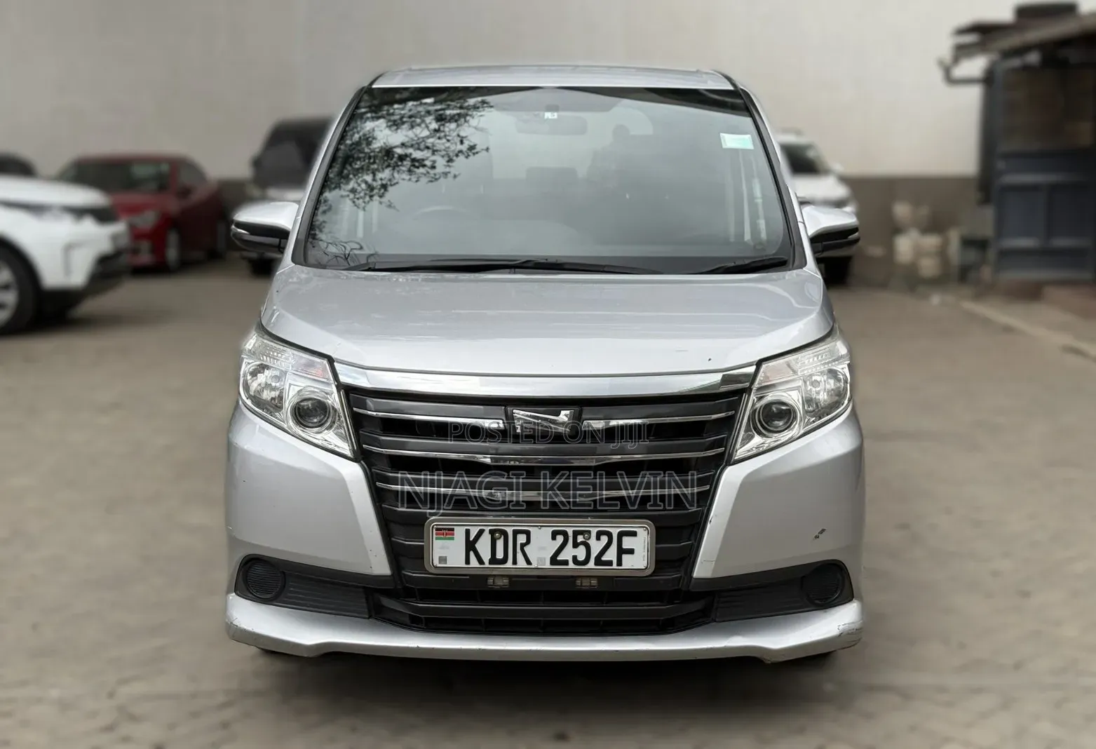Toyota Noah 2017 Silver
