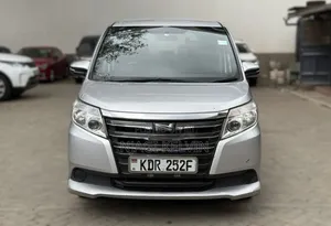 Toyota Noah 2017 Silver
