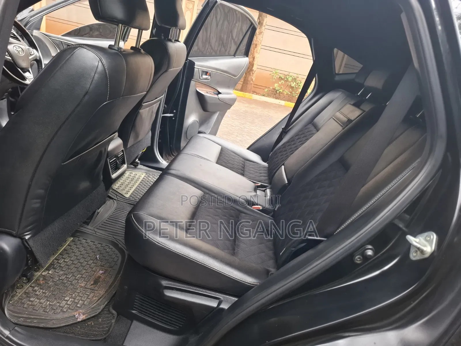 Toyota Harrier 2.0 2014 Black