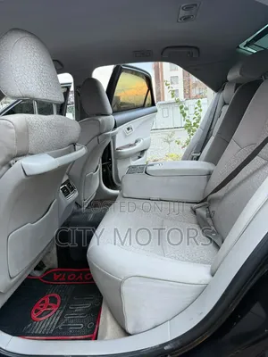 Toyota Crown 2012 Black