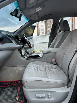 Toyota Crown 2012 Black