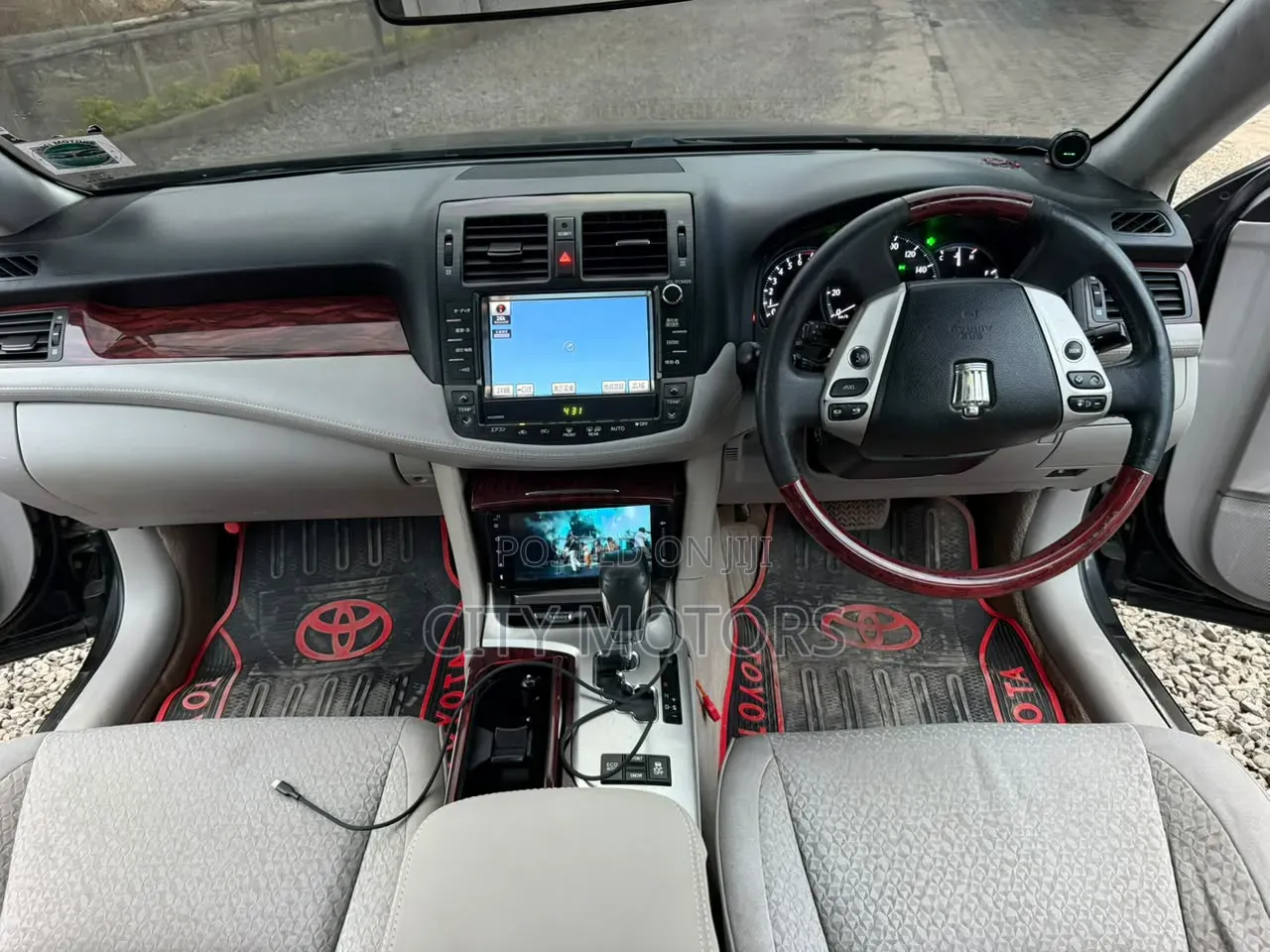 Toyota Crown 2012 Black