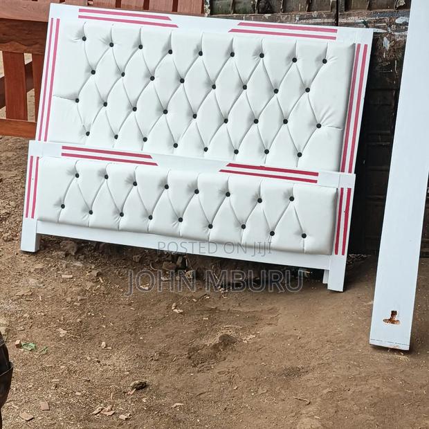 Pure White Bed With Pink Stripes 5*6