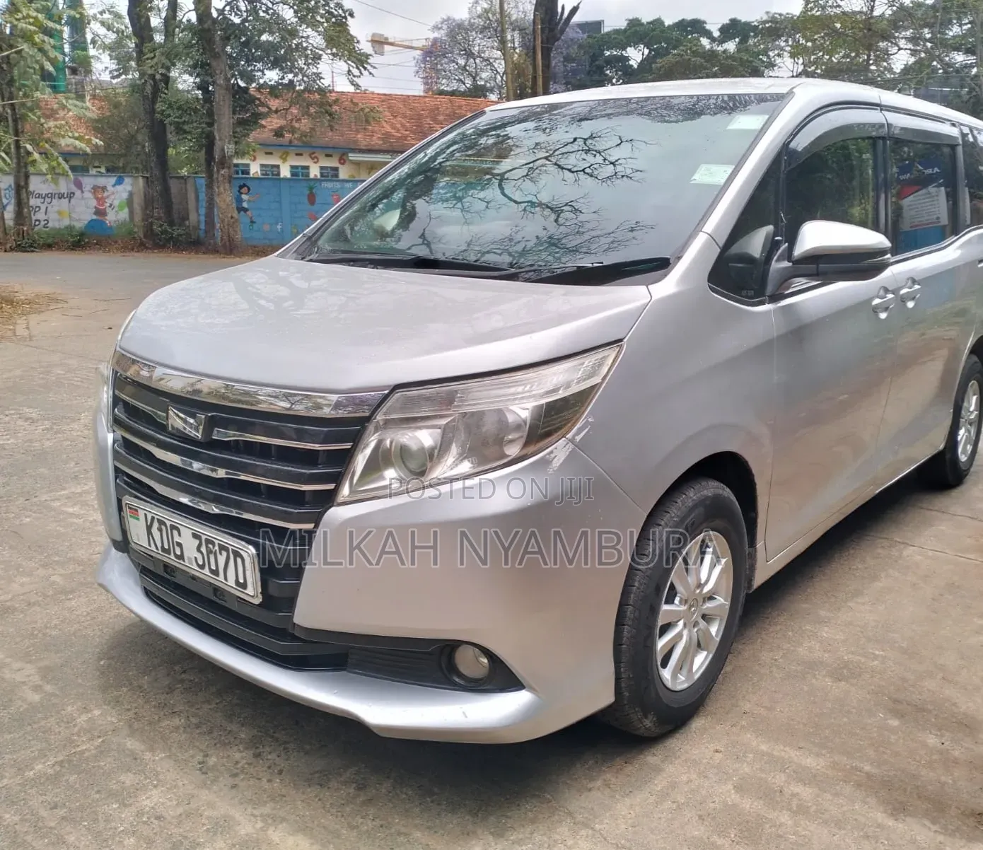 Toyota Noah 2015 Silver