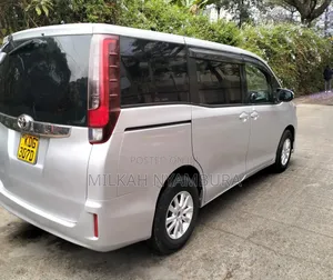 Toyota Noah 2015 Silver