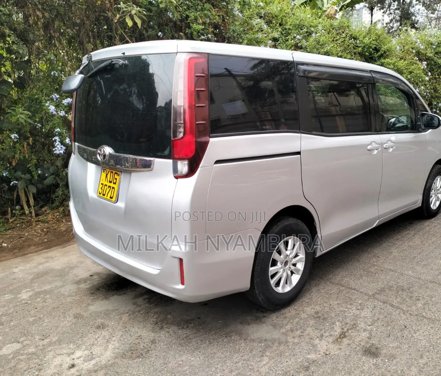 Toyota Noah 2015 Silver