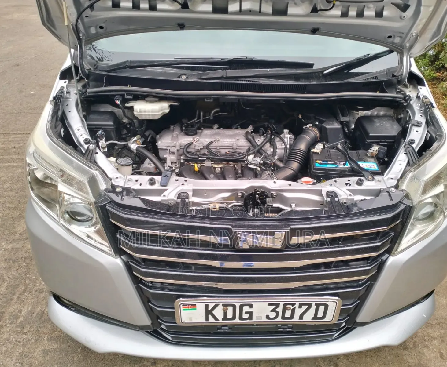 Toyota Noah 2015 Silver