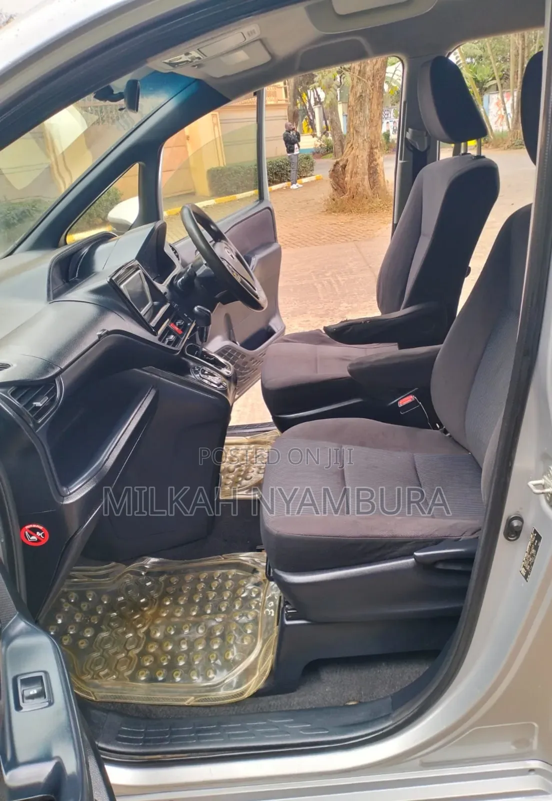 Toyota Noah 2015 Silver