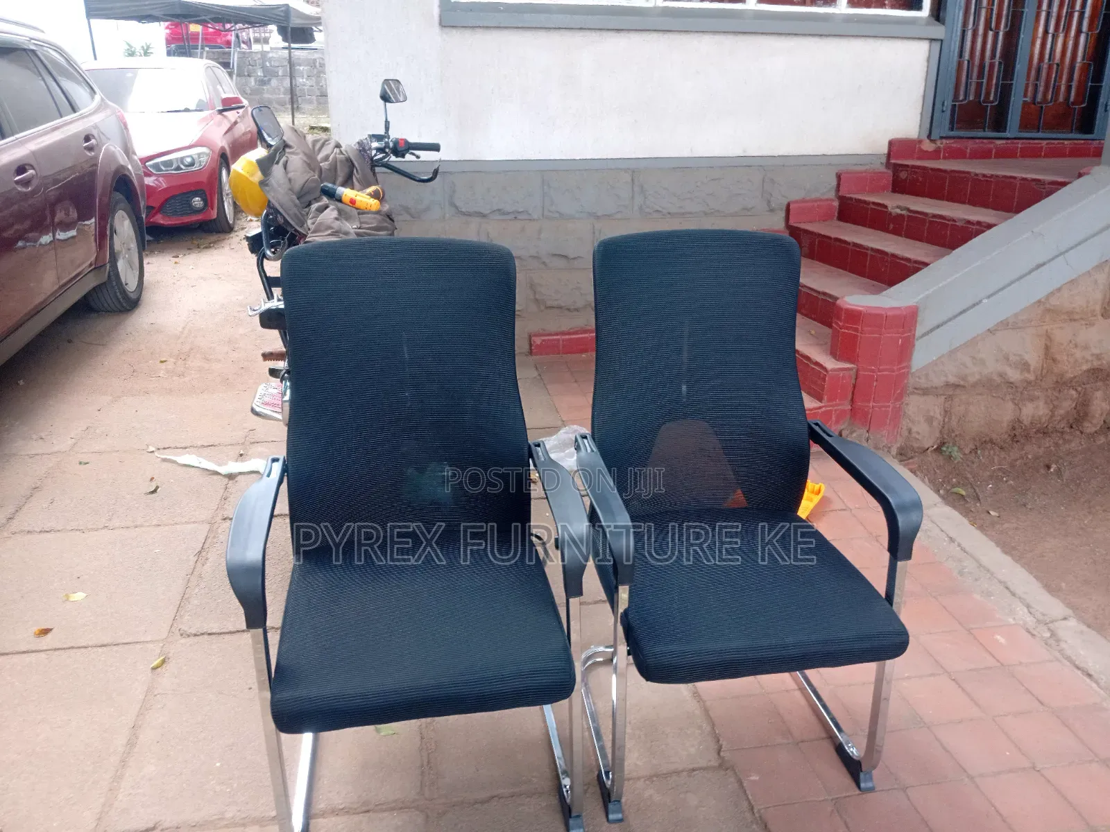 Modern Mesh Waiting Chair With Armrest