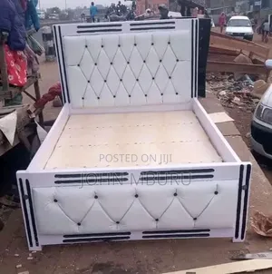 Modern Bed White With Black Stripes 4*6