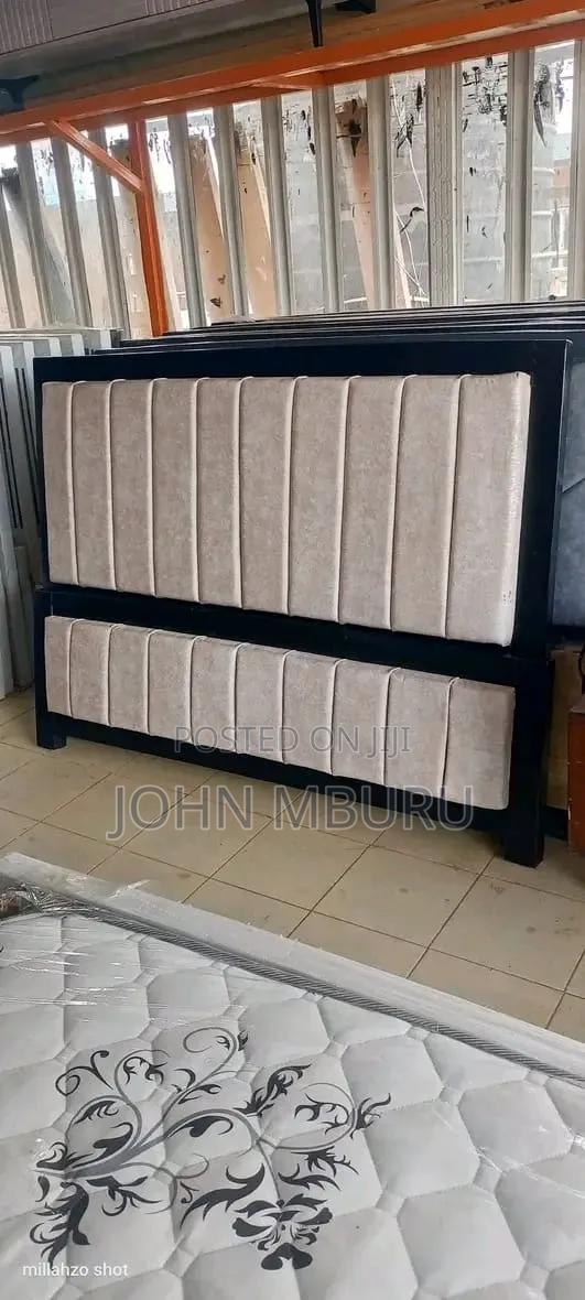 Modern Mocket Bed Black and Cream White 6*6