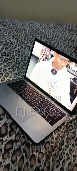 Laptop Apple MacBook 2007 8GB Intel Core i5 SSD 250GB