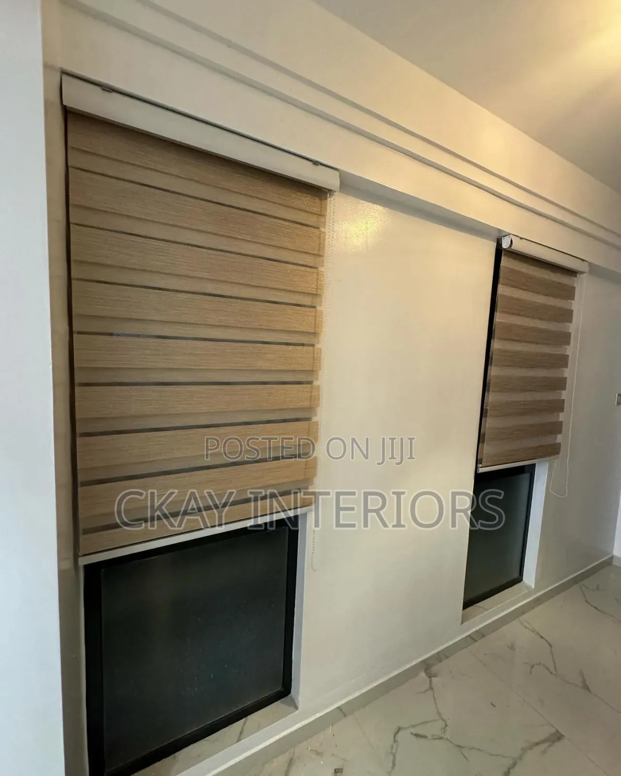 Neat Window Makes the Room Feel More Complete With Horizontal Blinds
