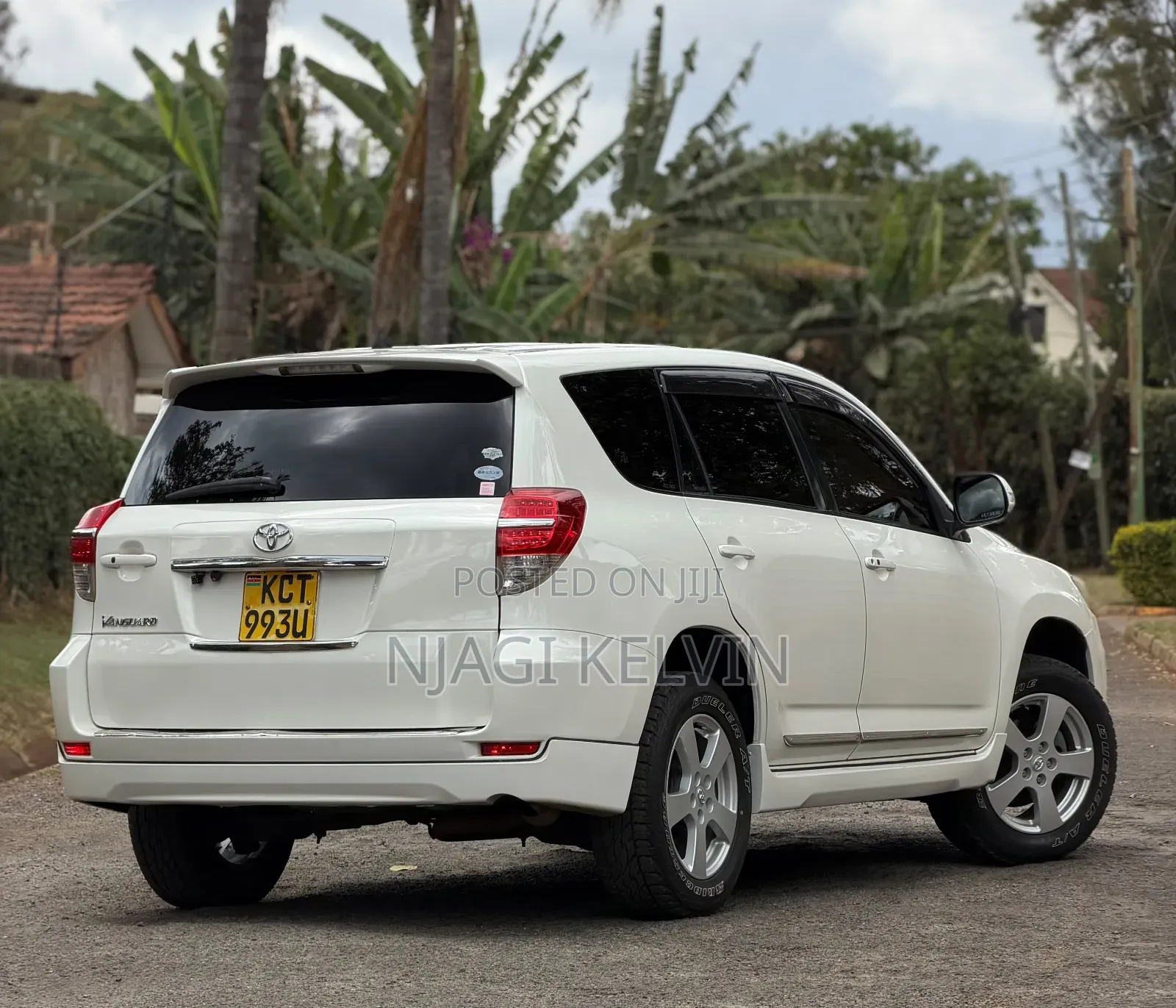 Toyota Vanguard 2012 White