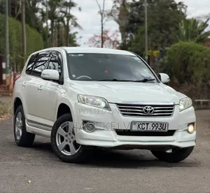 Toyota Vanguard 2012 White