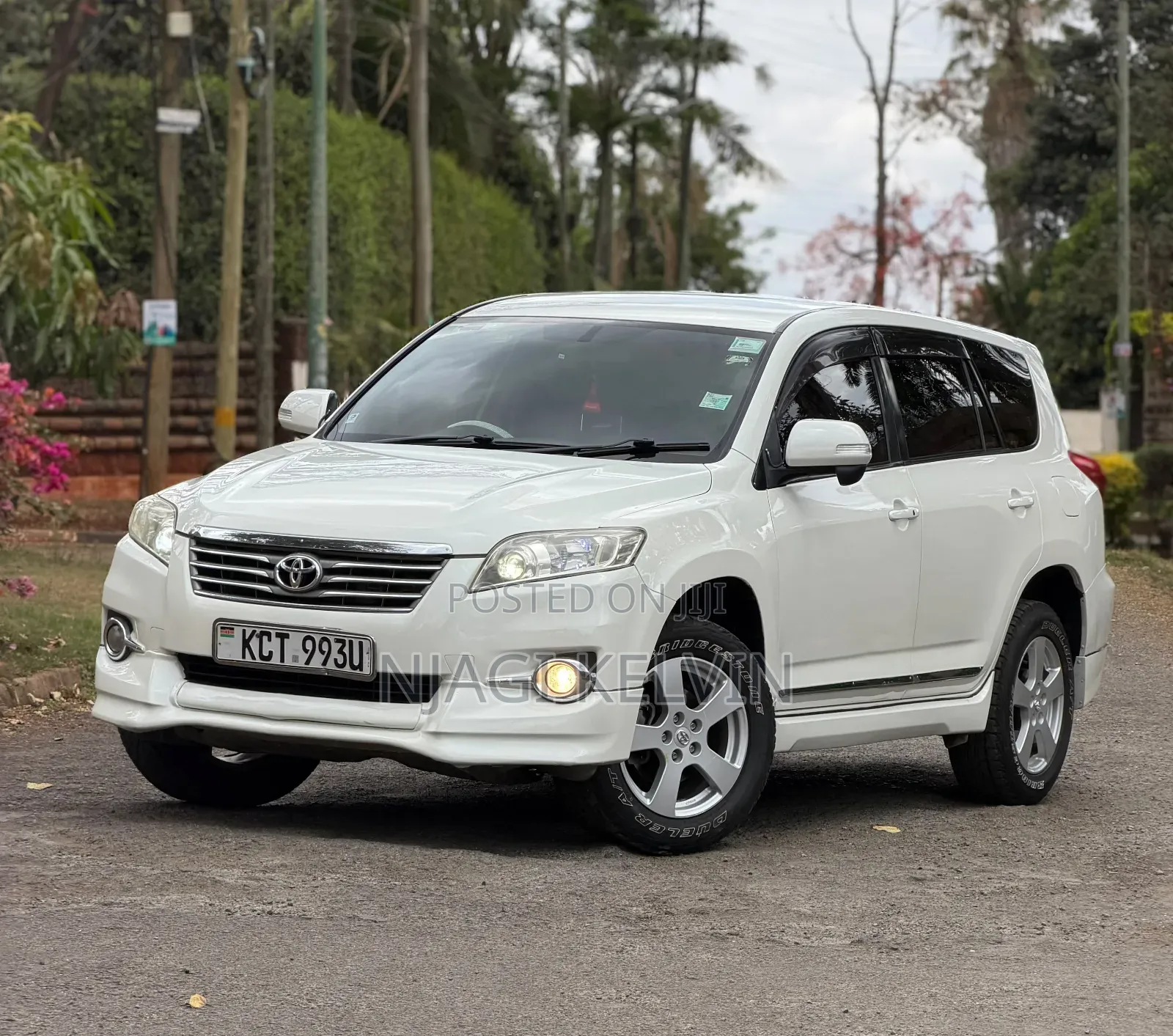 Toyota Vanguard 2012 White
