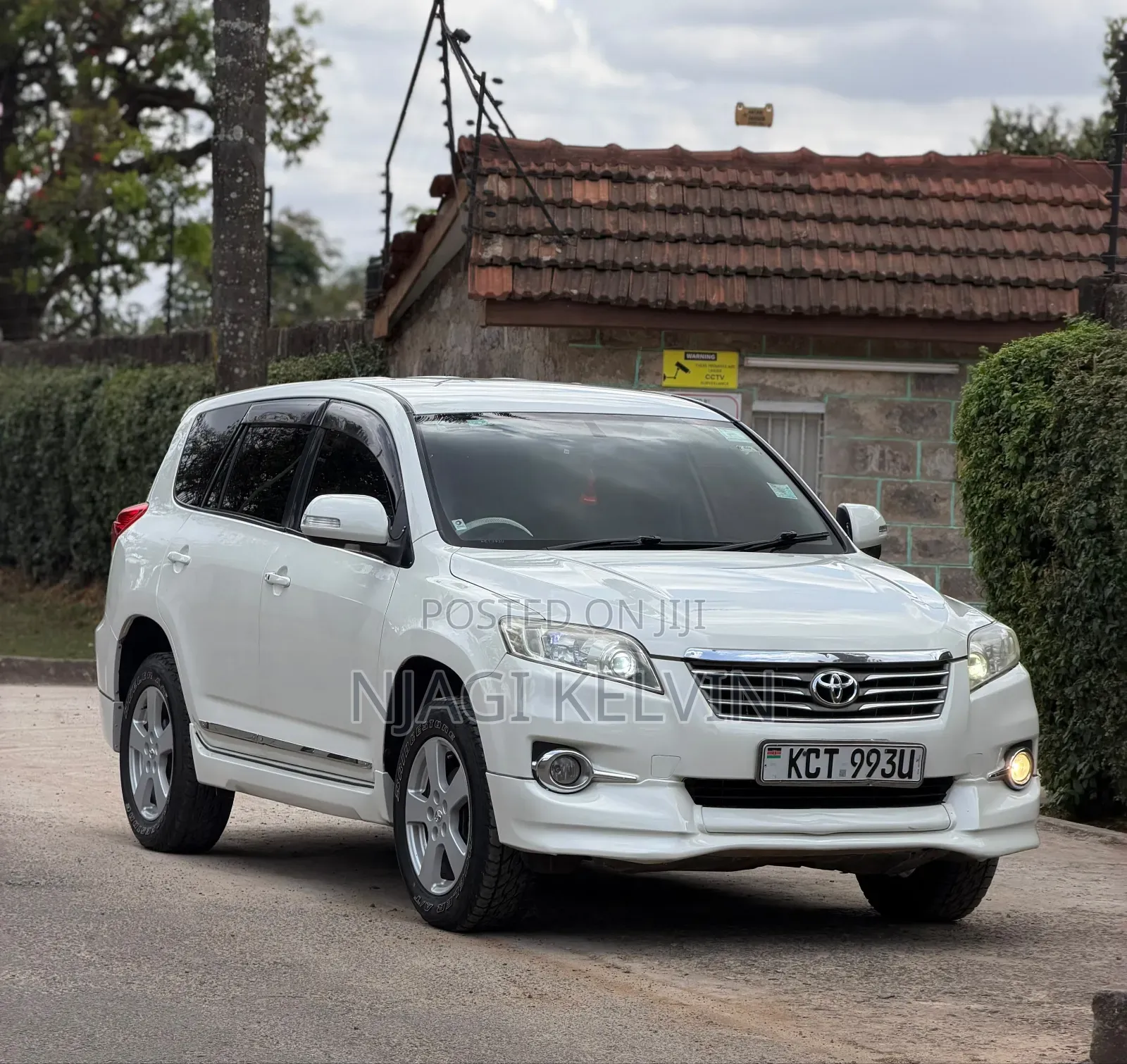 Toyota Vanguard 2012 White