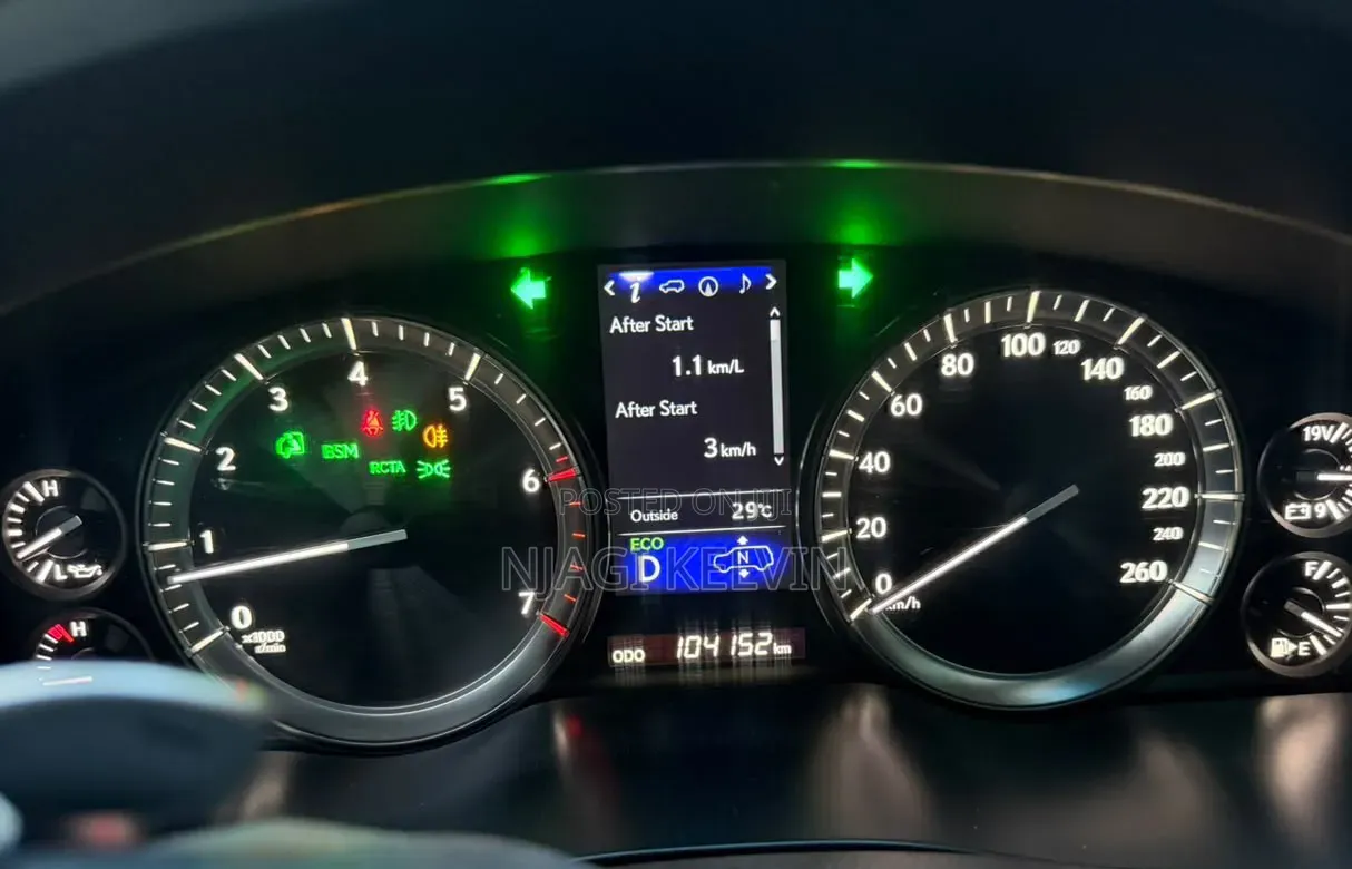 Lexus LX 570 AWD 2016 White