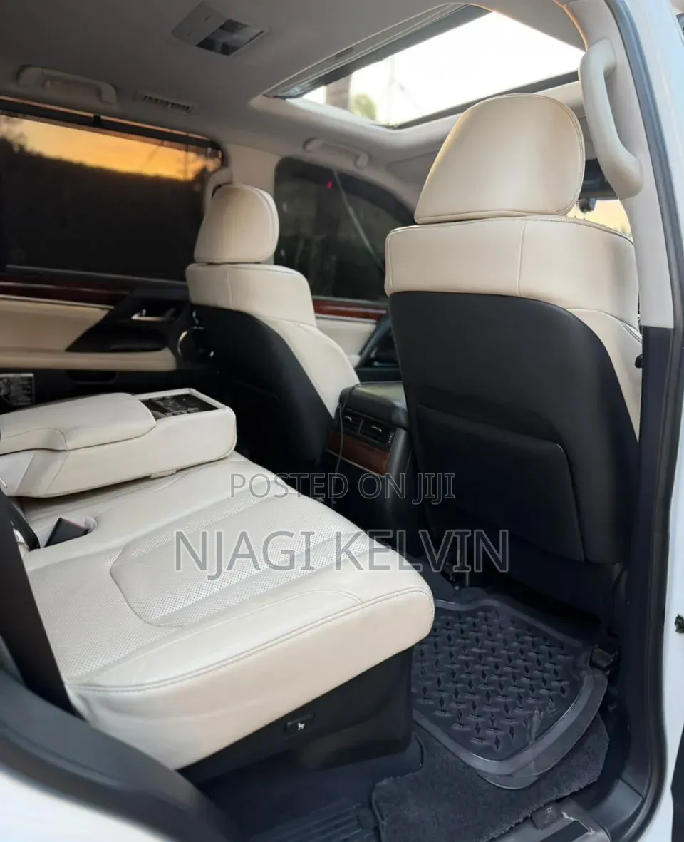 Lexus LX 570 AWD 2016 White