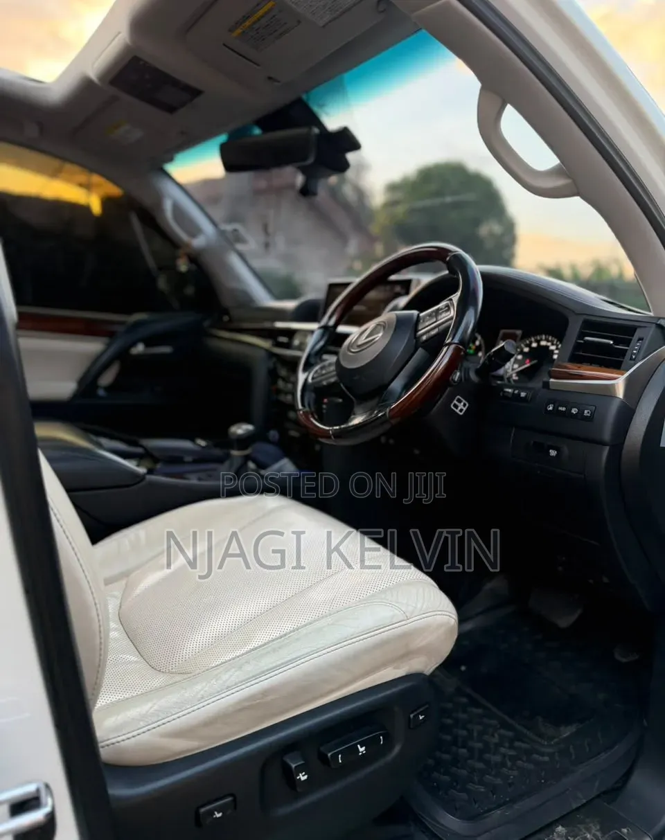Lexus LX 570 AWD 2016 White