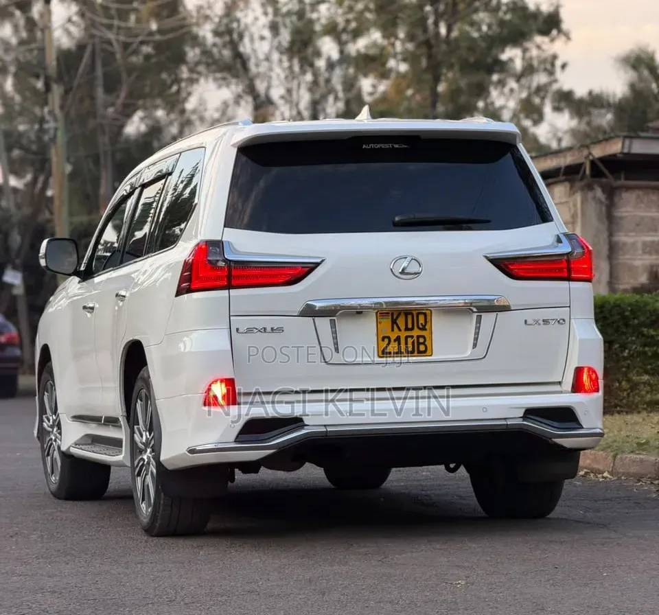 Lexus LX 570 AWD 2016 White