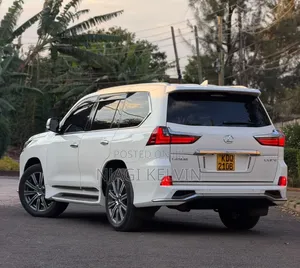 Lexus LX 570 AWD 2016 White