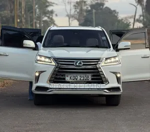Lexus LX 570 AWD 2016 White