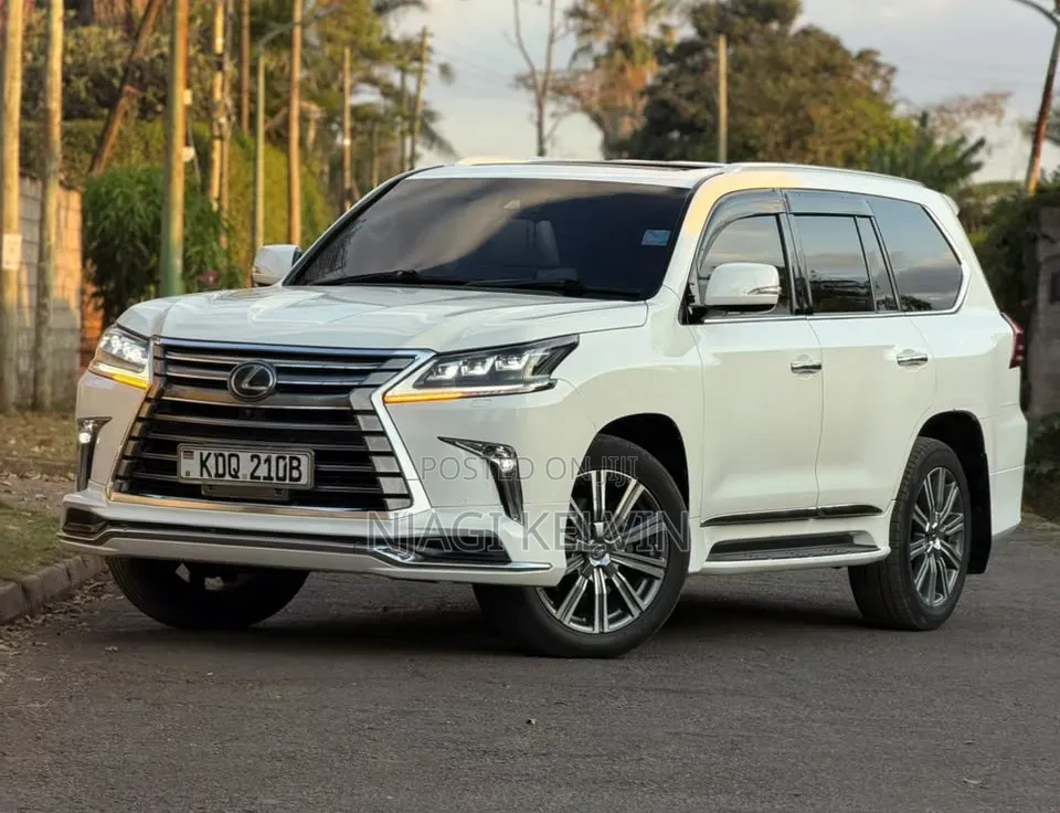 Lexus LX 570 AWD 2016 White