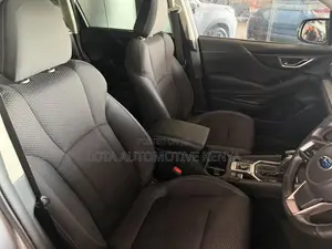 Subaru Forester 2019 Silver