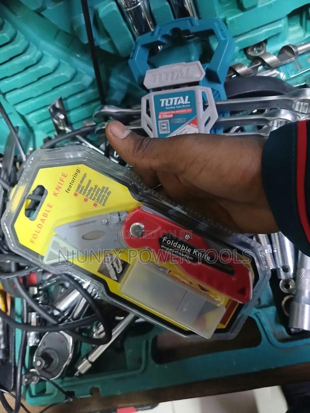 Quick-Change Foldable Utility Knife - main view