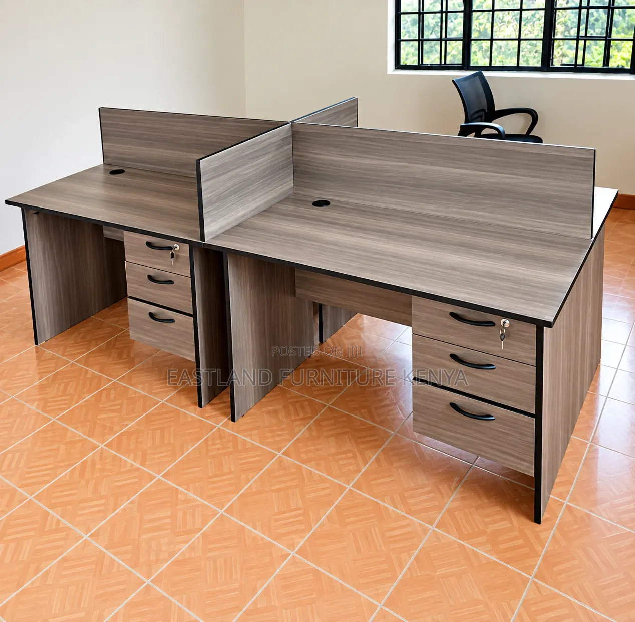 Modern 4 Person Office Workstation Desk With Drawers