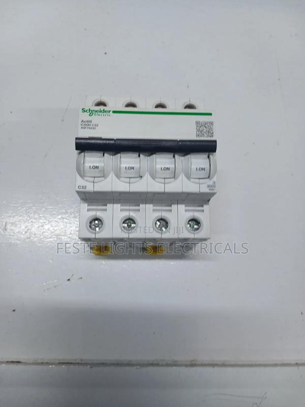 Schneider 4 Pole MCB - thumbnail 2