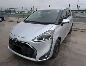 Toyota Sienta 1.5 AWD 2019 Silver