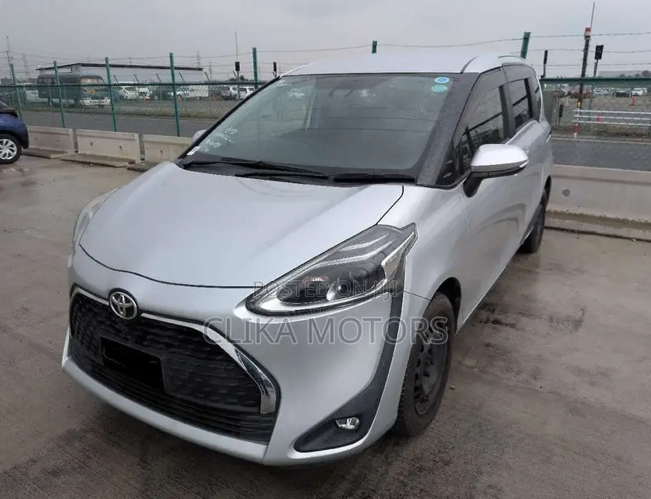 Toyota Sienta 1.5 AWD 2019 Silver