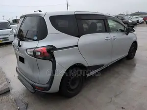 Toyota Sienta 1.5 AWD 2019 Silver