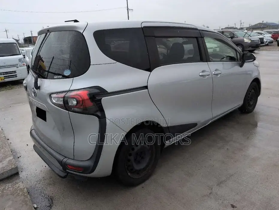 Toyota Sienta 1.5 AWD 2019 Silver