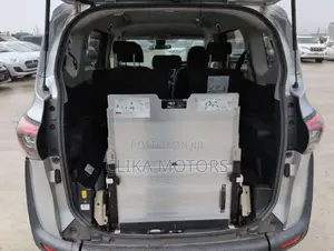 Toyota Sienta 1.5 AWD 2019 Silver