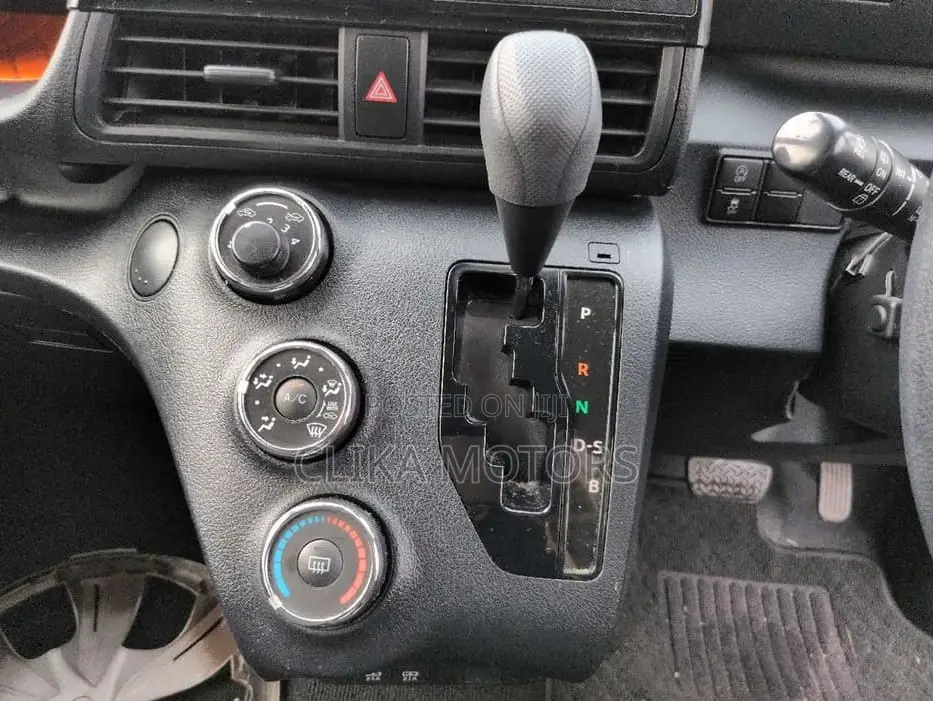 Toyota Sienta 1.5 AWD 2019 Silver