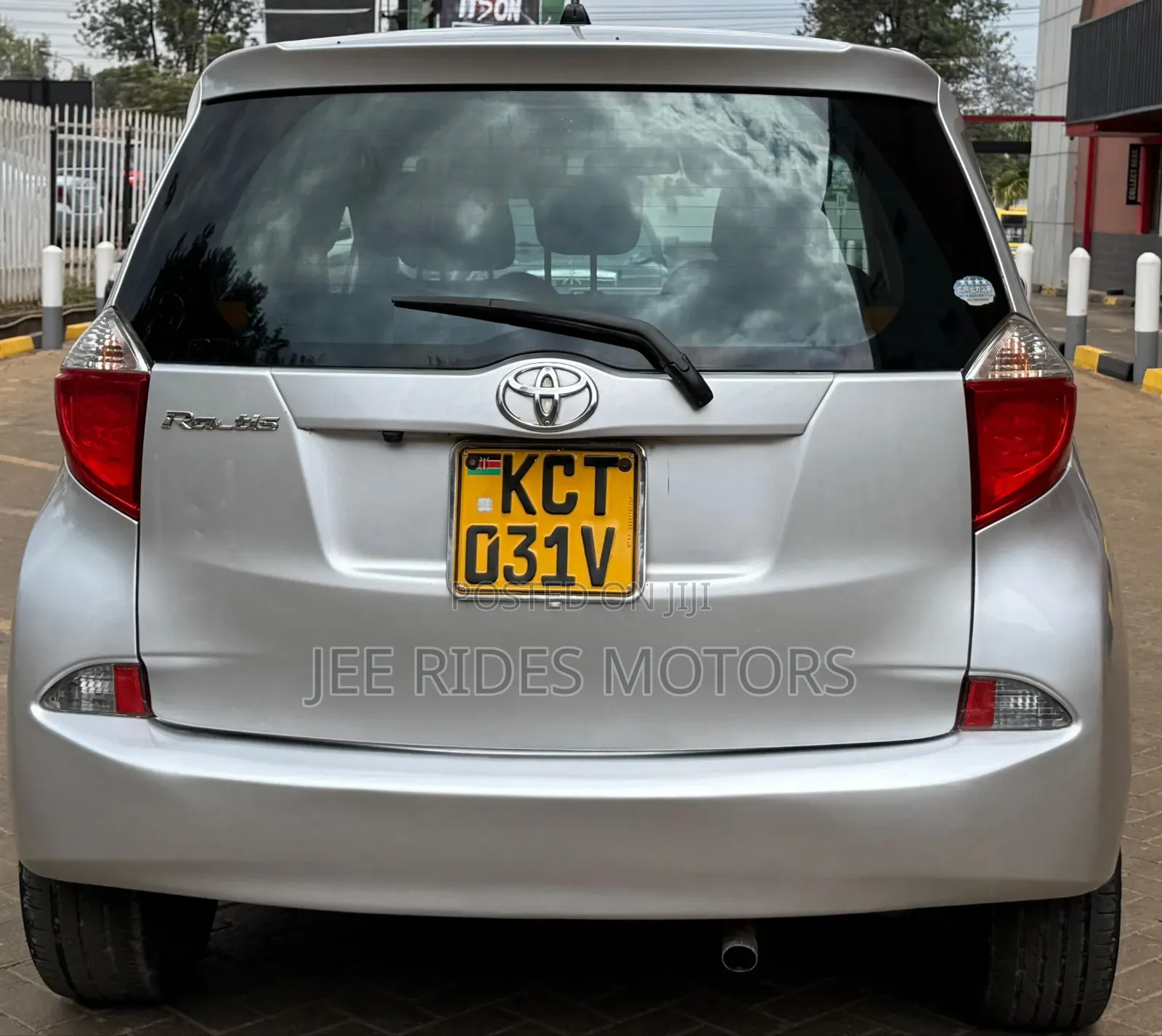 Toyota Ractis 2012 Silver
