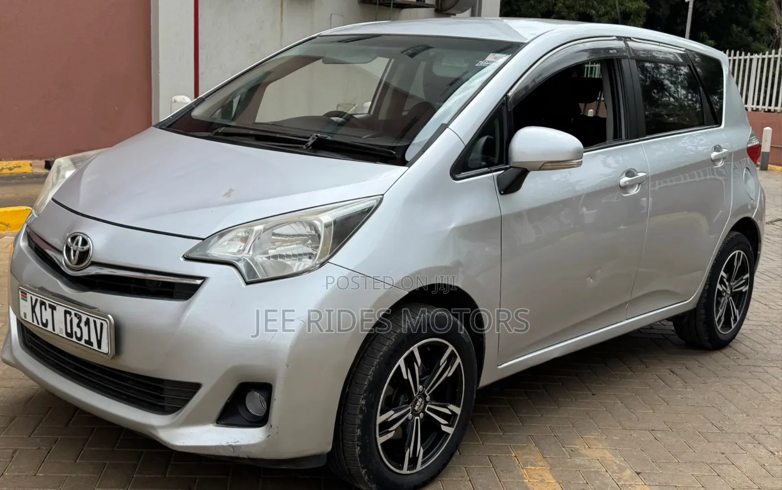 Toyota Ractis 2012 Silver