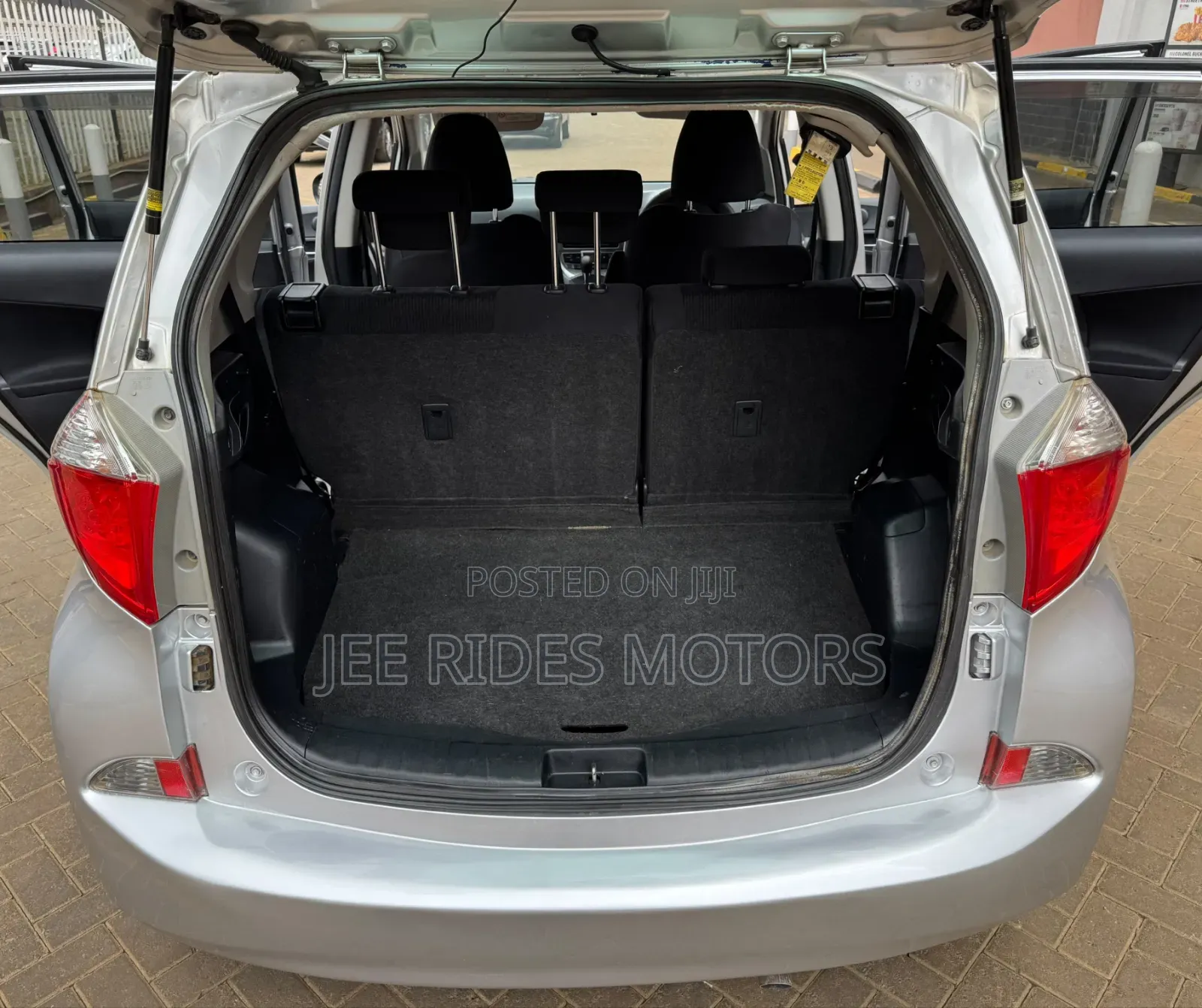 Toyota Ractis 2012 Silver