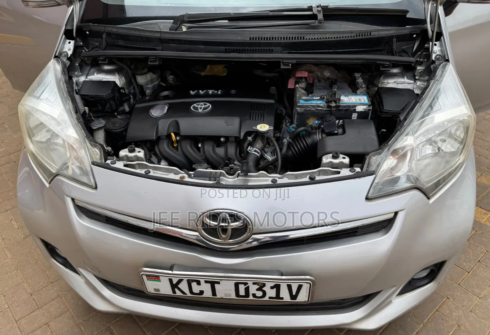 Toyota Ractis 2012 Silver