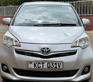 Toyota Ractis 2012 Silver