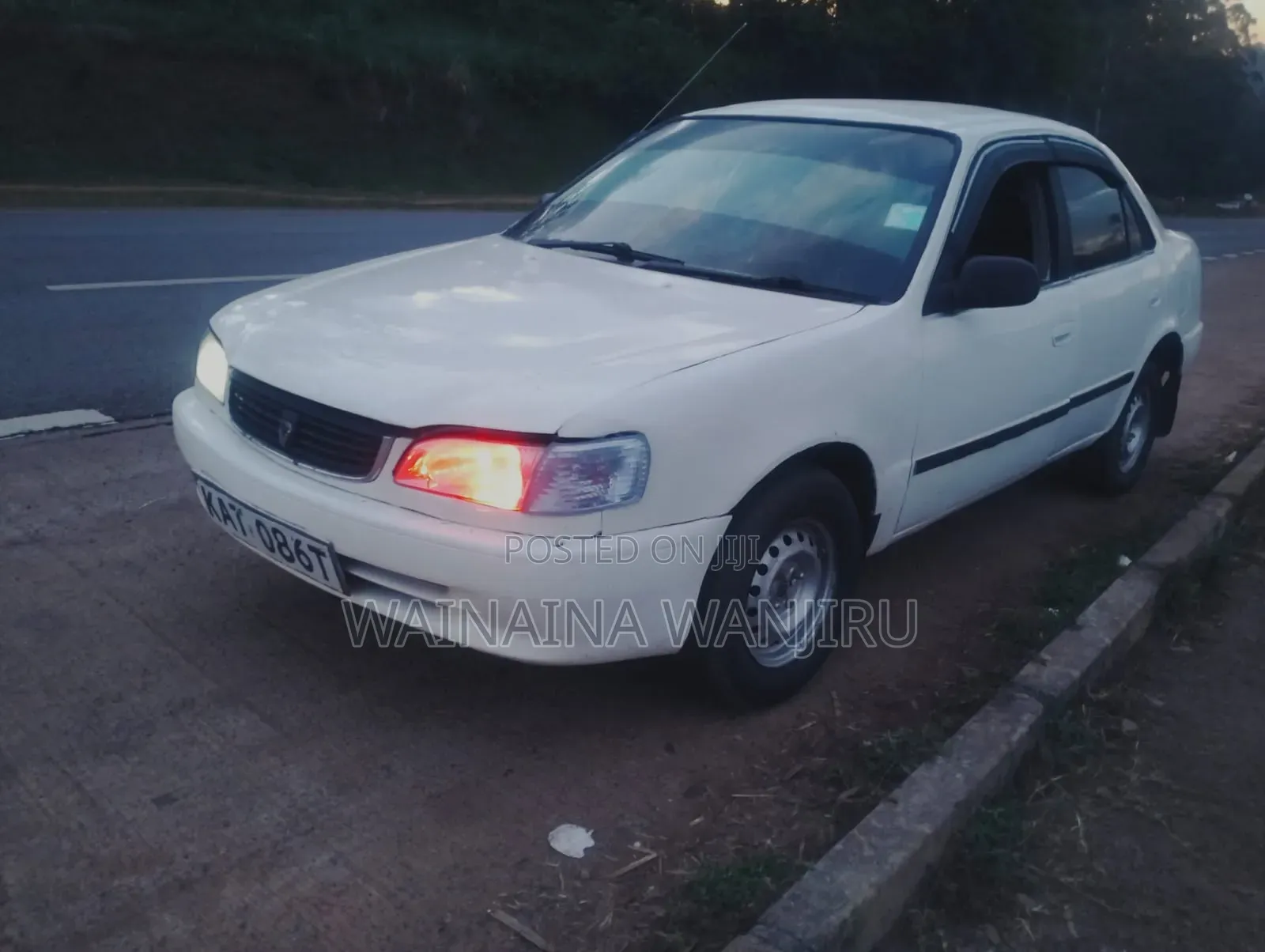 Toyota Corolla 1998 White