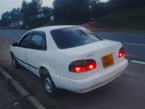 Toyota Corolla 1998 White