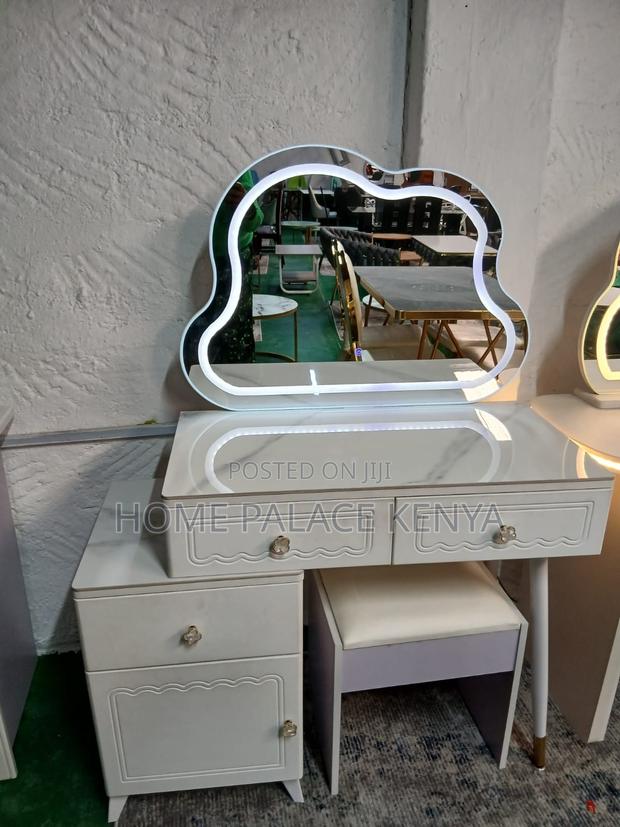 Dressing Table; Modern Dressing Table With Mirror for Stylish Bedroom - thumbnail 2